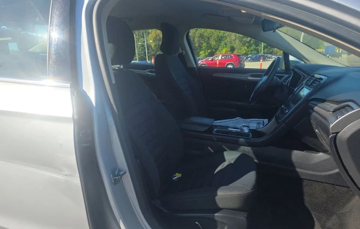 2017 FORD FUSION SE 4