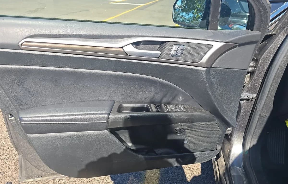 2017 FORD FUSION ENERGI SE 6