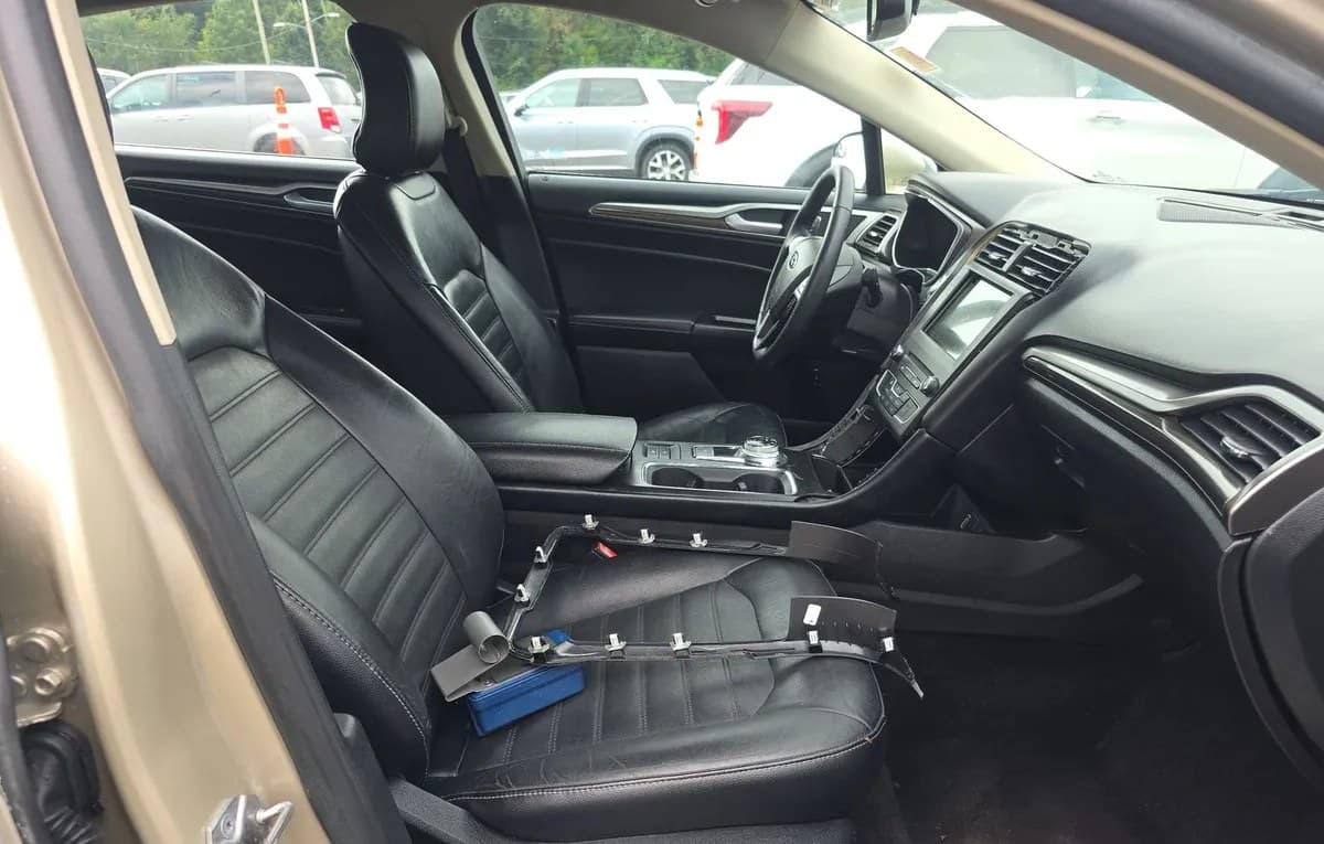 2017 FORD FUSION ENERGI SE 4