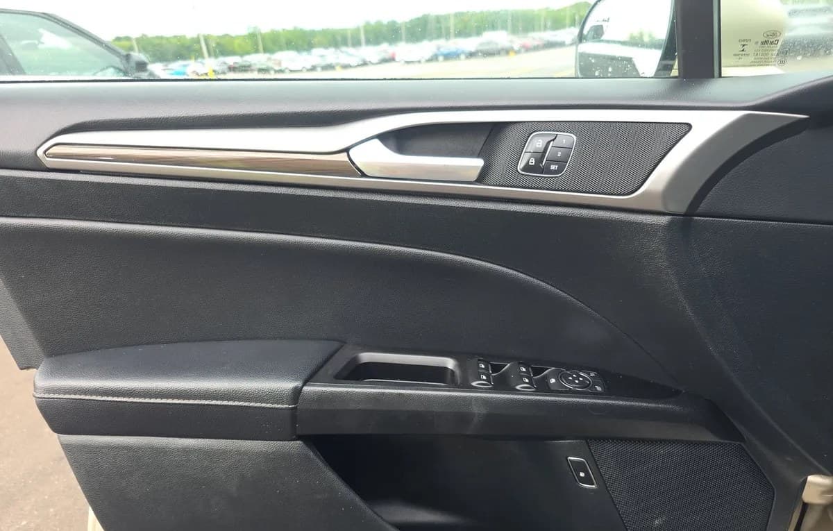 2017 FORD FUSION ENERGI SE 5
