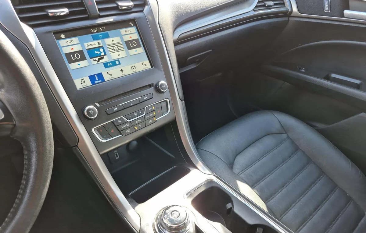 2017 FORD FUSION SE 7