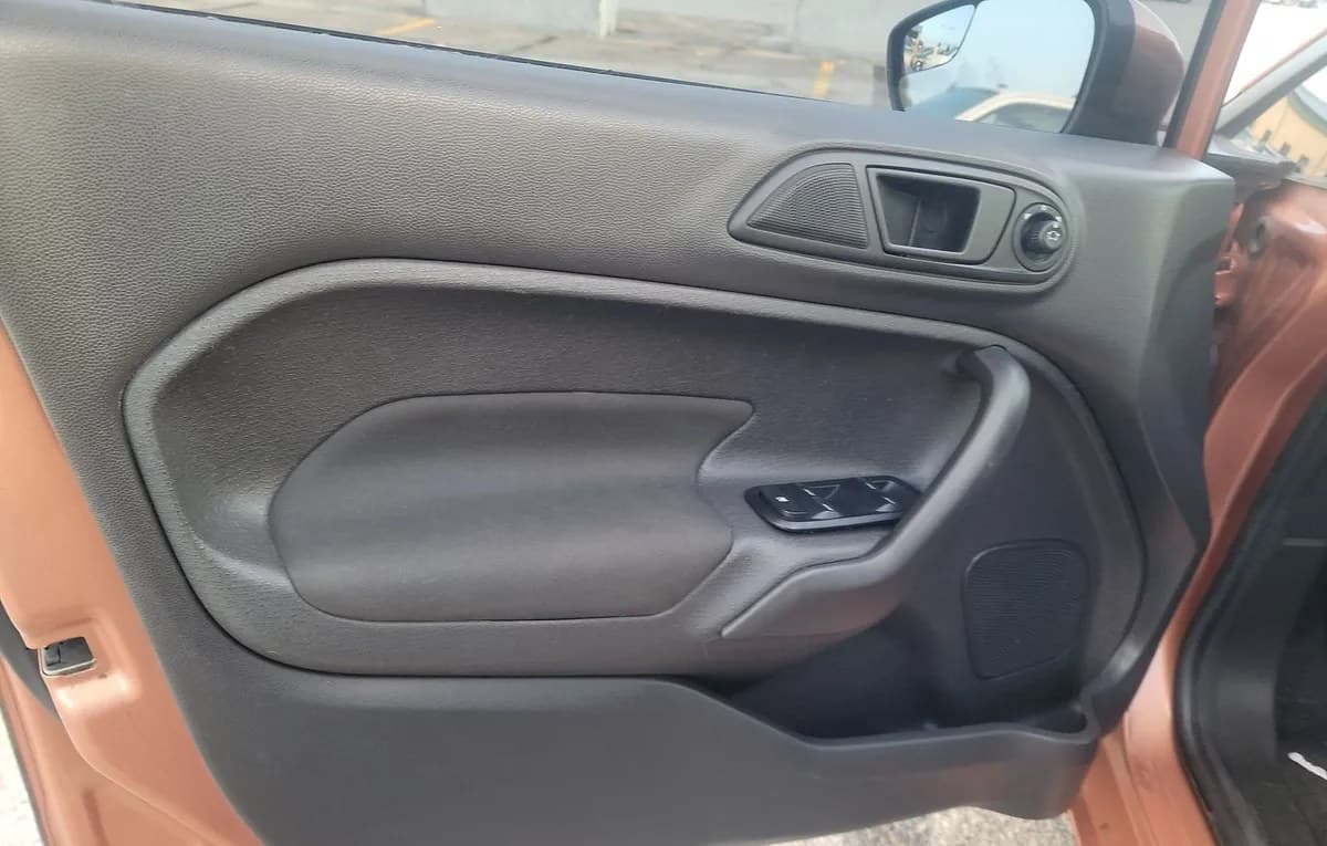 2017 FORD FIESTA SE 6