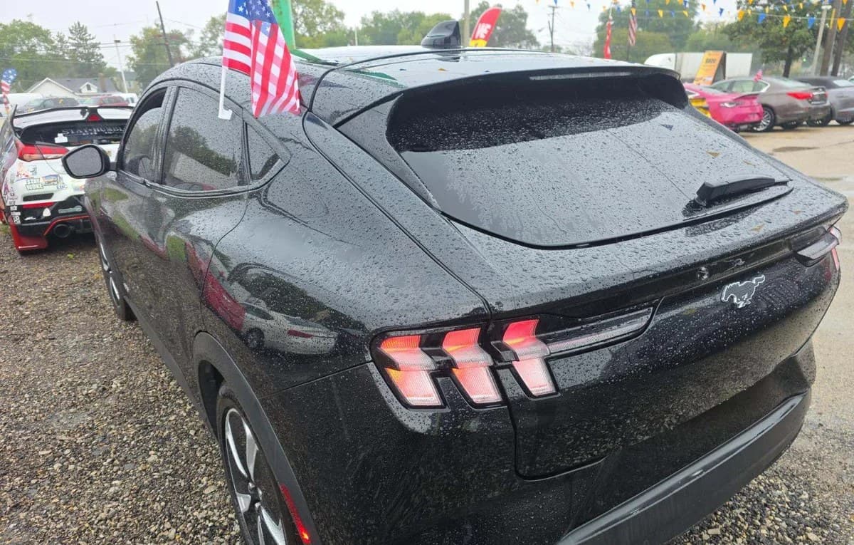 2021 FORD MUSTANG MACH-E Select 3