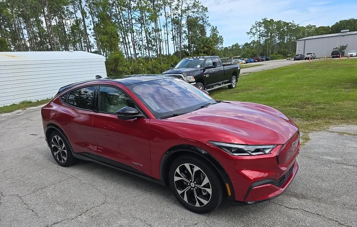 2021 FORD MUSTANG MACH-E Premium 4