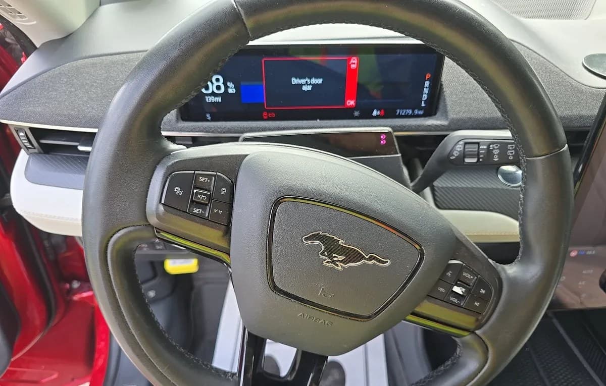 2021 FORD MUSTANG MACH-E Premium 7