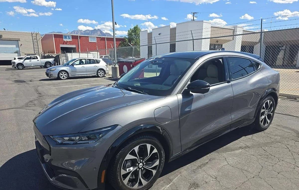 2021 FORD MUSTANG MACH-E Premium 2