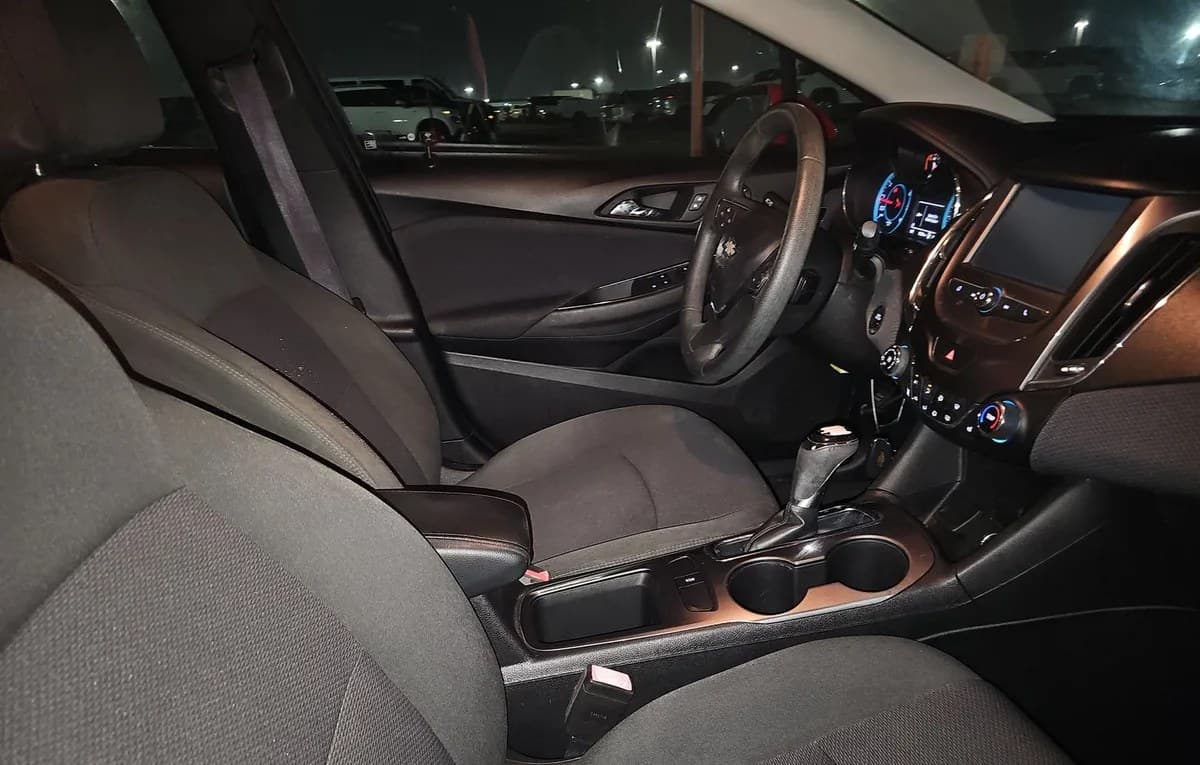 2017 CHEVROLET CRUZE LT HATCHBACK 1SD 5
