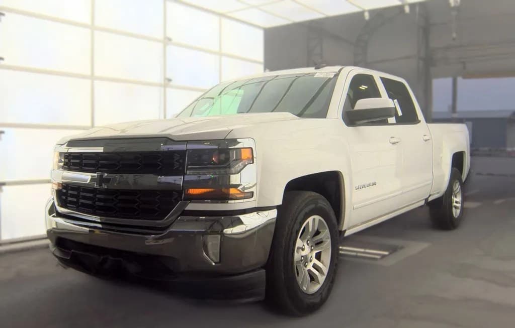 2017 CHEVROLET SILVERADO 1500 LT CREW CAB MEDIUM BED 1LT 1
