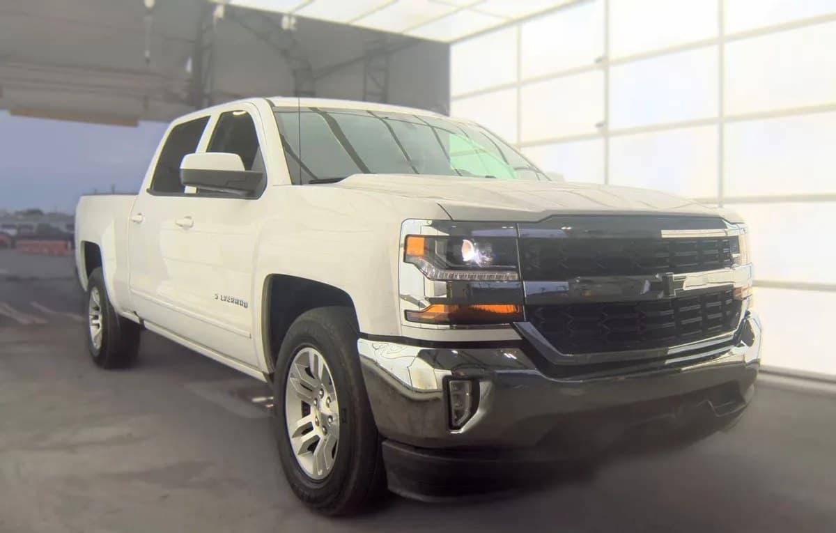 2017 CHEVROLET SILVERADO 1500 LT CREW CAB MEDIUM BED 1LT 4