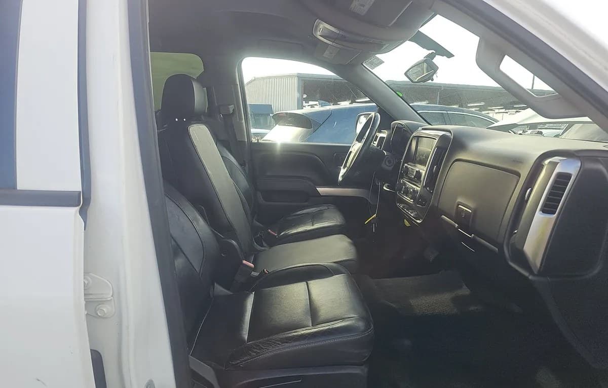 2017 CHEVROLET SILVERADO 1500 LT CREW CAB MEDIUM BED 1LT 5