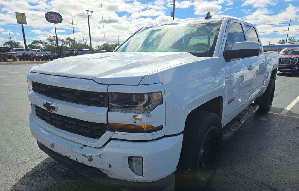 2017 CHEVROLET SILVERADO 1500 LT CREW CAB SHORT BED 1LT 1