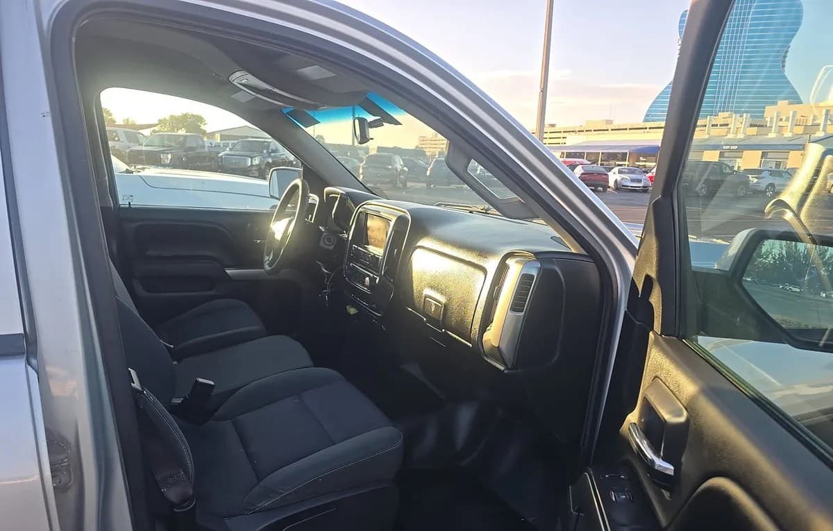 2017 CHEVROLET SILVERADO 1500 LT CREW CAB MEDIUM BED 1LT 5