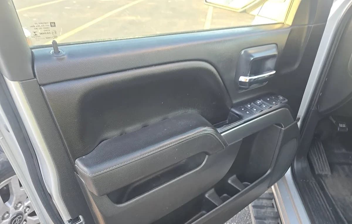 2017 CHEVROLET SILVERADO 1500 LT CREW CAB MEDIUM BED 1LT 6