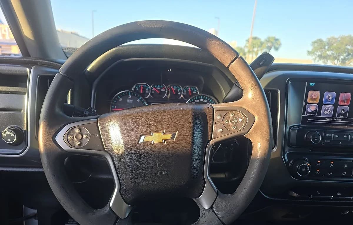 2017 CHEVROLET SILVERADO 1500 LT CREW CAB MEDIUM BED 1LT 7