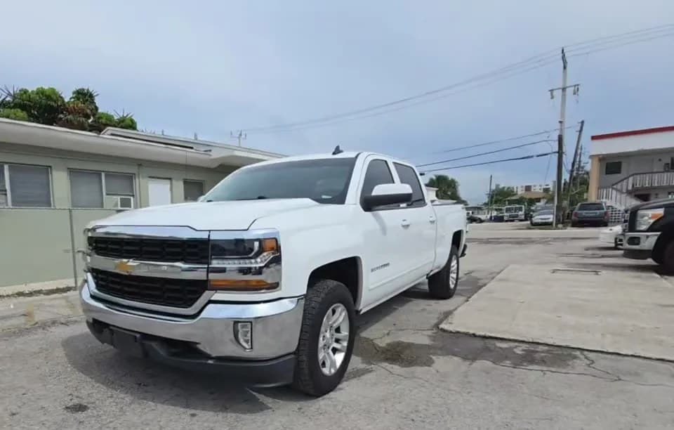 2017 CHEVROLET SILVERADO 1500 LT CREW CAB MEDIUM BED 1LT 1