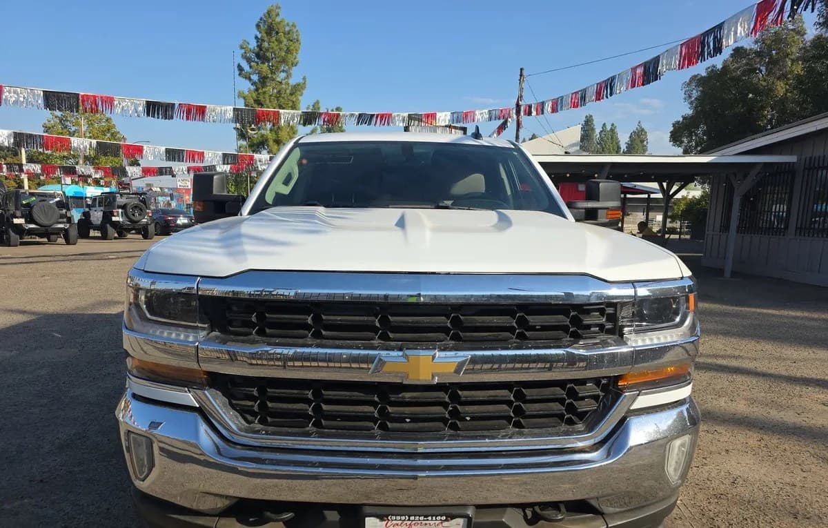 2017 CHEVROLET SILVERADO 1500 LT CREW CAB MEDIUM BED 1LT 3