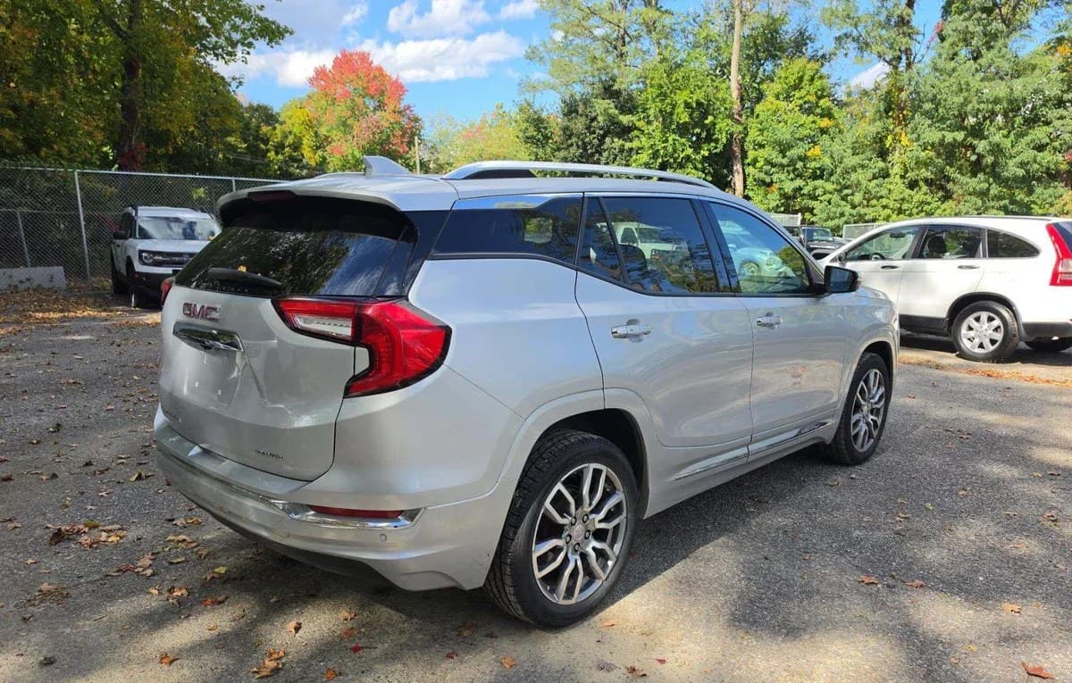 2022 GMC TERRAIN DENALI 5SA 4