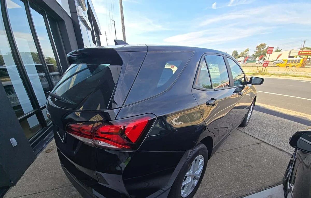 2023 CHEVROLET EQUINOX LS 4