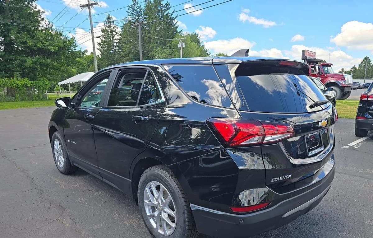 2023 CHEVROLET EQUINOX LT 3