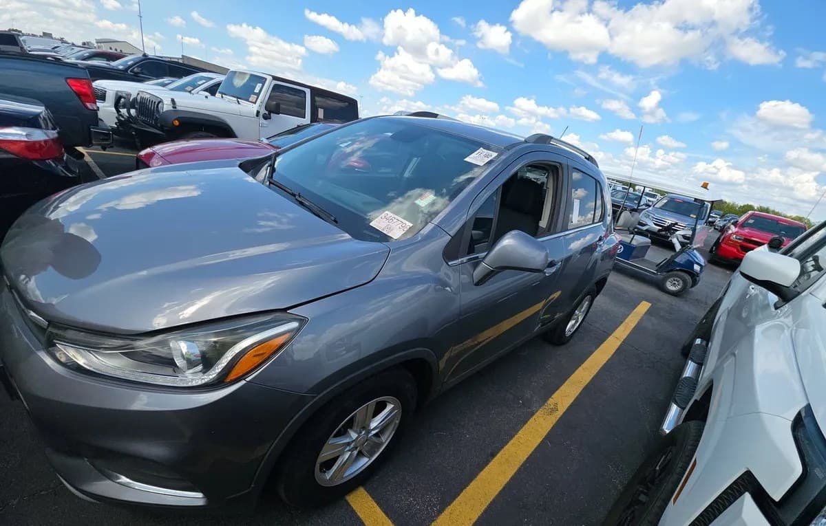 2020 CHEVROLET TRAX LT 2