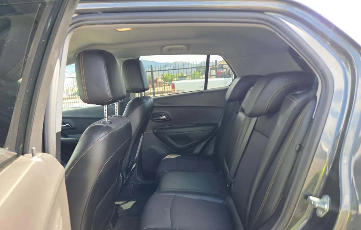 2020 CHEVROLET TRAX LT 7