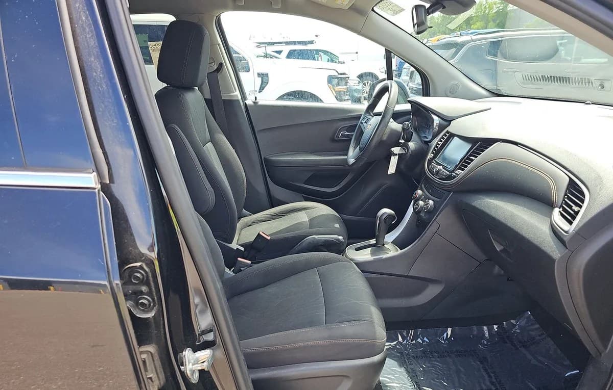 2017 CHEVROLET TRAX LT 4