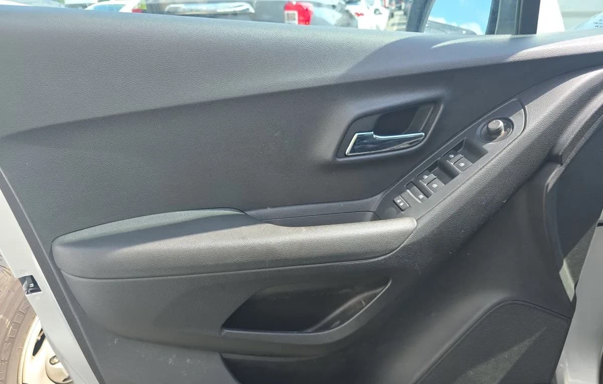2019 CHEVROLET TRAX LT 5