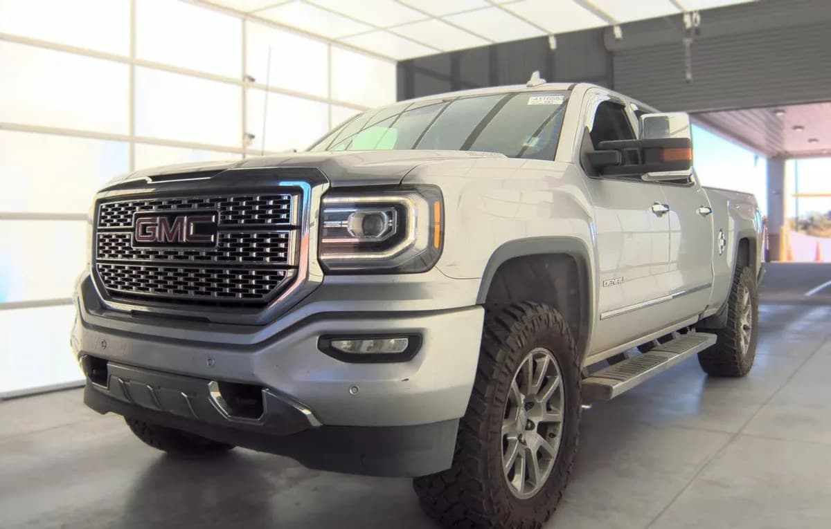 2017 GMC SIERRA 1500 DENALI CREW CAB MEDIUM BED 2