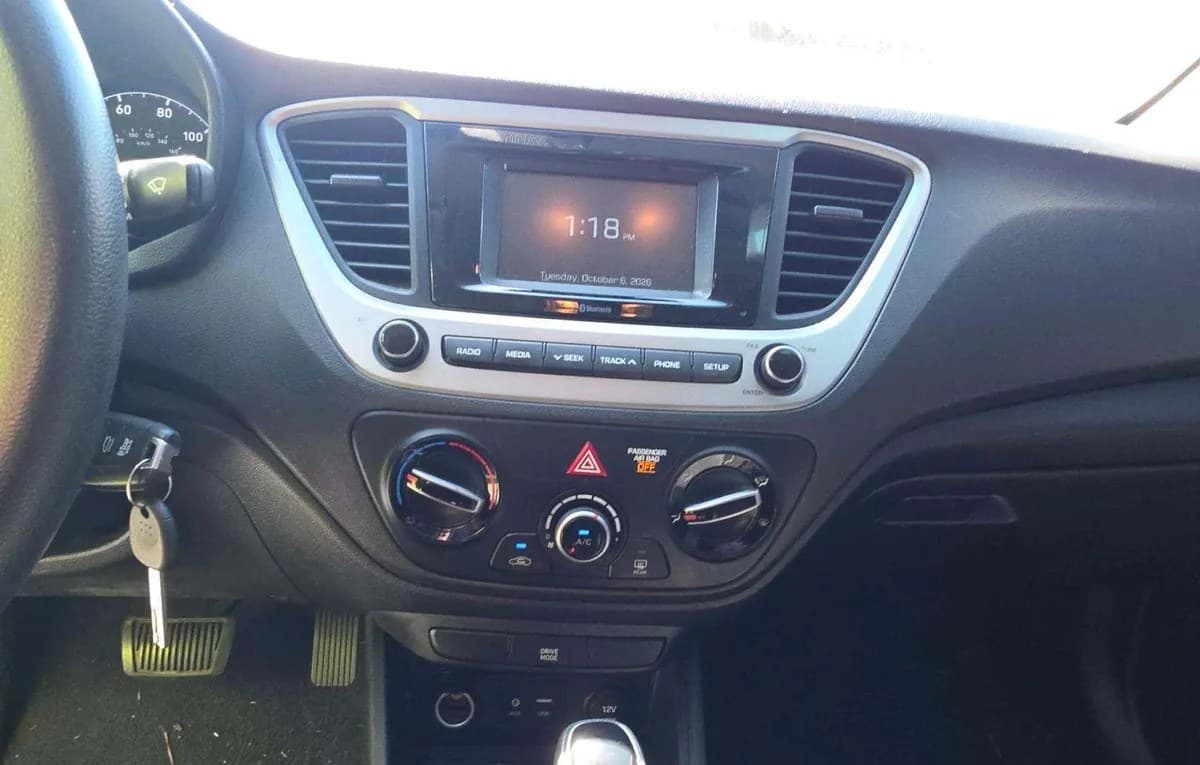 2020 HYUNDAI ACCENT SE 7