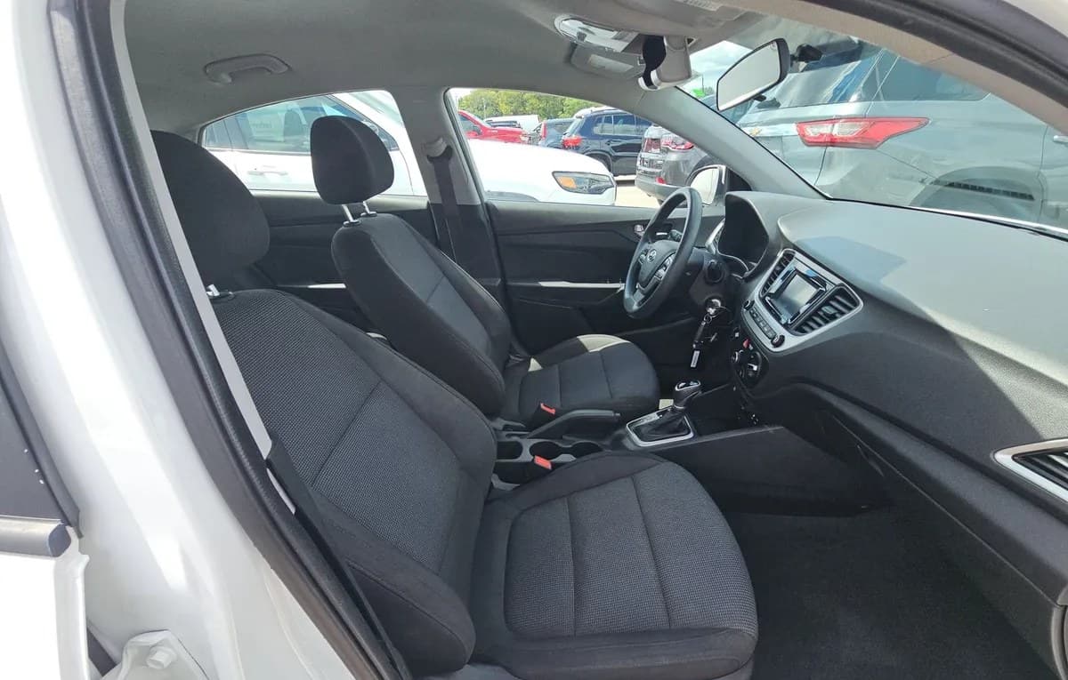 2021 HYUNDAI ACCENT SE 4