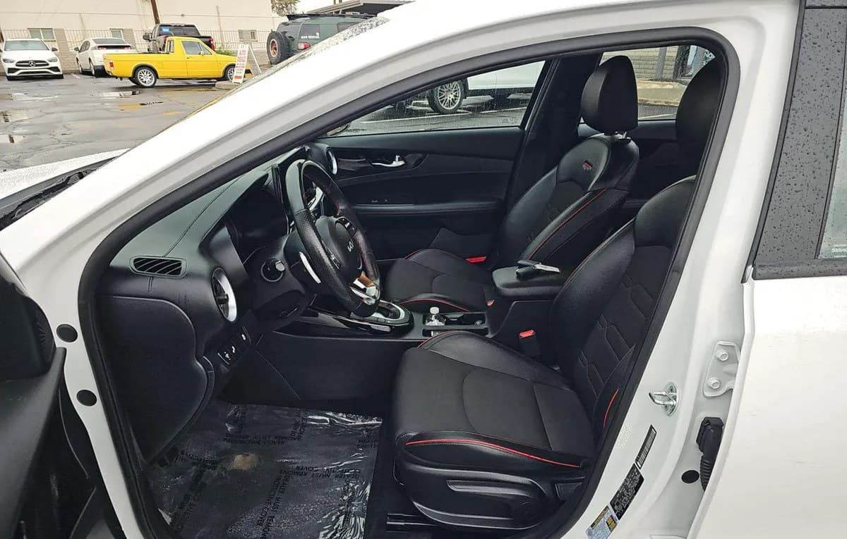 2023 KIA FORTE GT 4