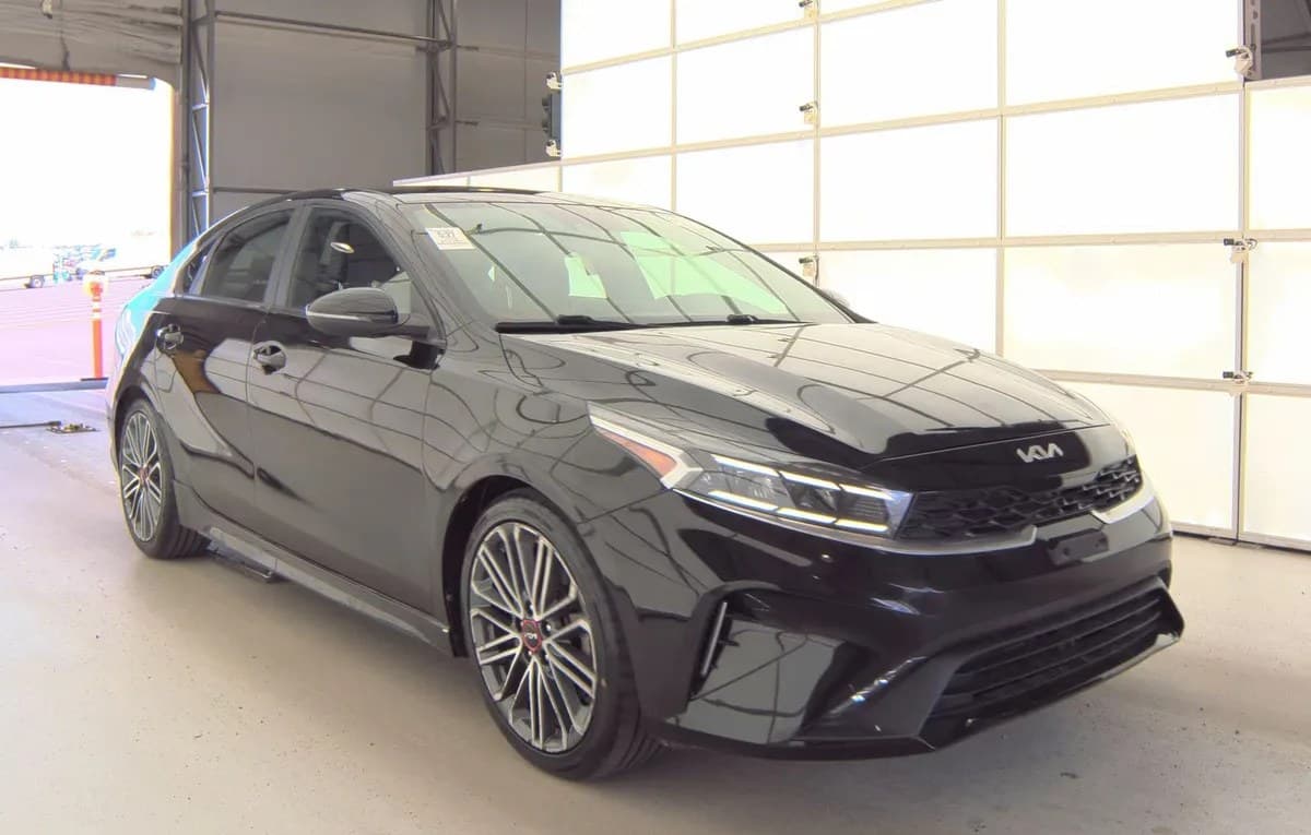 2023 KIA FORTE GT 4