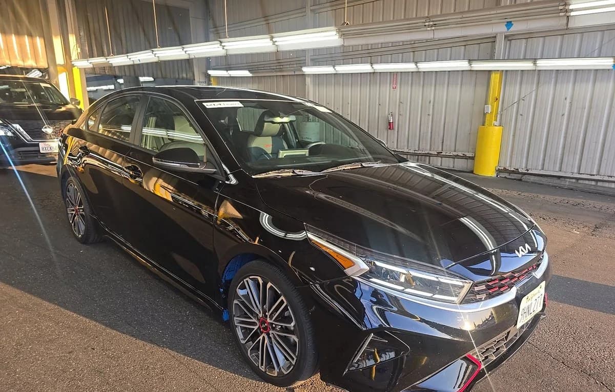 2023 KIA FORTE GT 4