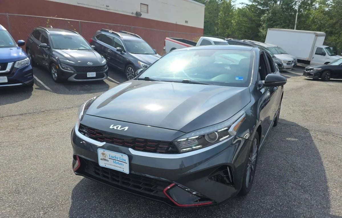 2023 KIA FORTE GT-Line 2