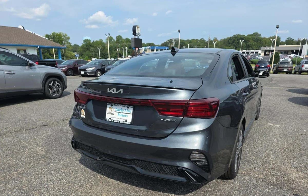 2023 KIA FORTE GT-Line 4