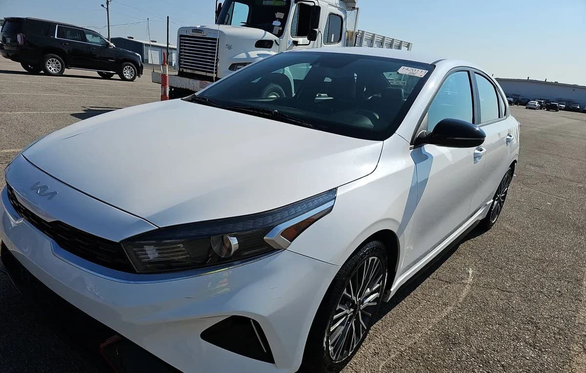 2022 KIA FORTE GT-Line 2
