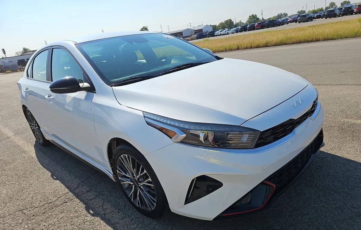 2022 KIA FORTE GT-Line 4