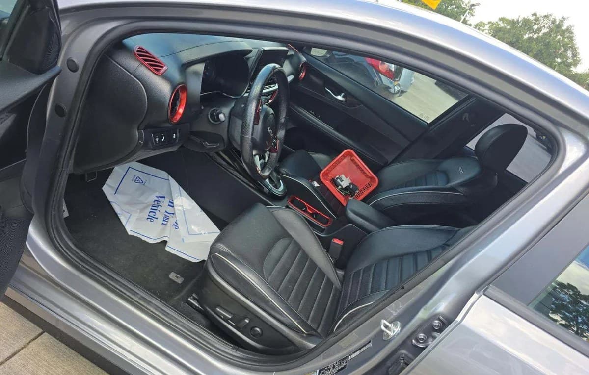 2023 KIA FORTE GT-Line 4