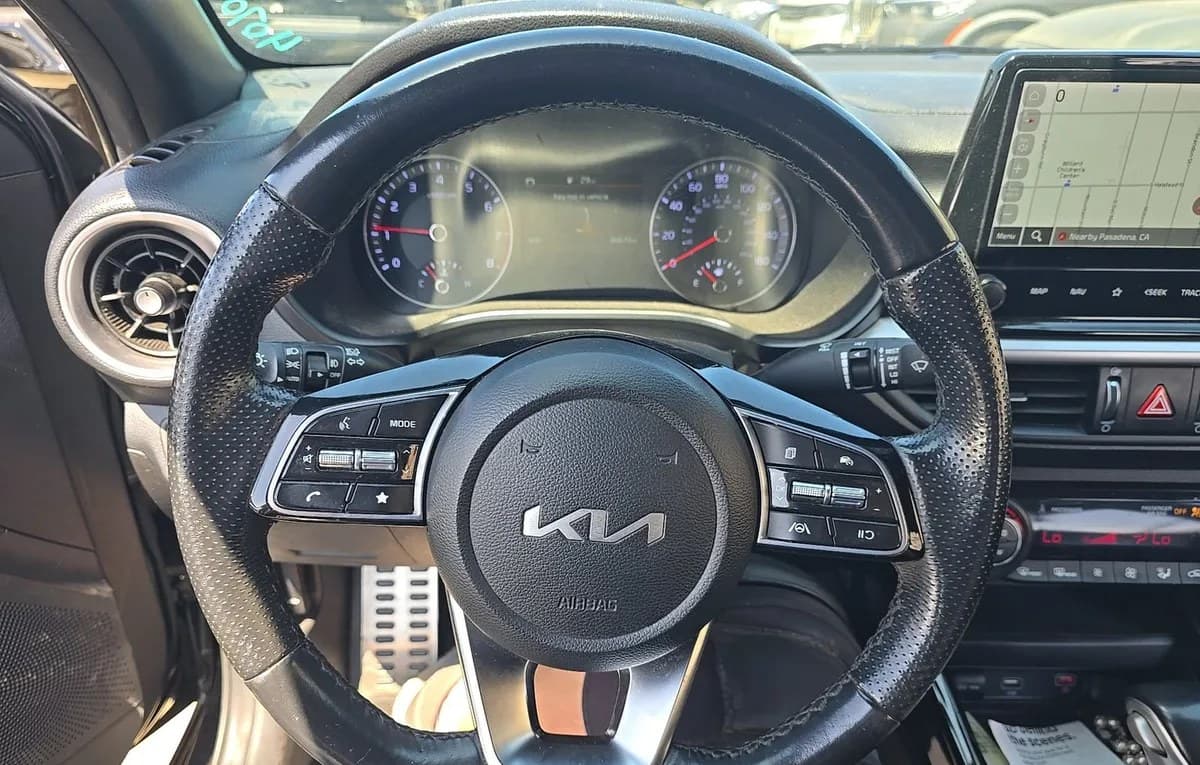 2023 KIA FORTE GT-Line 7