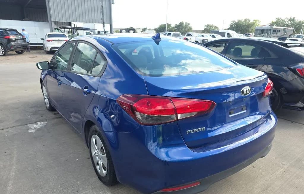 2017 KIA FORTE LX 3