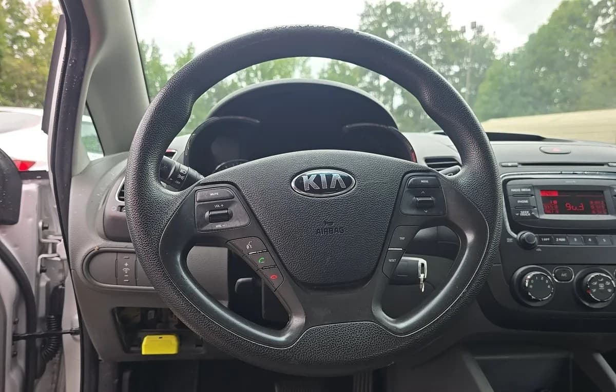 2017 KIA FORTE LX 6
