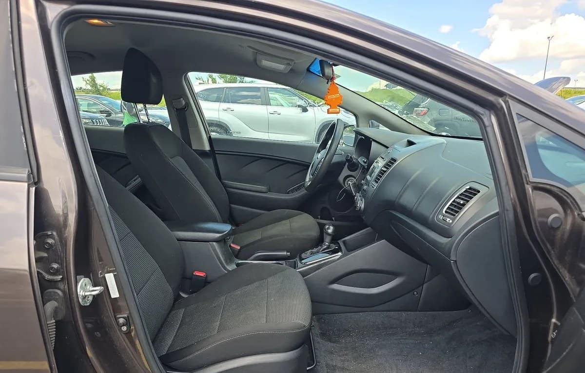 2017 KIA FORTE LX 4