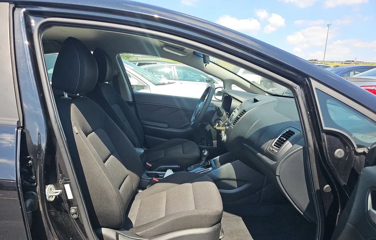 2017 KIA FORTE LX 4