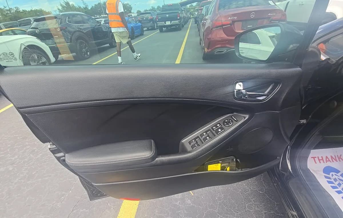 2017 KIA FORTE EX 6