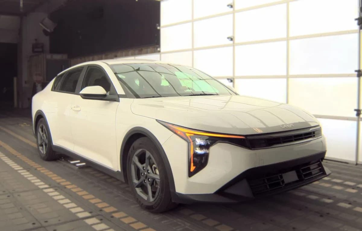 2025 KIA K4 LXS 4