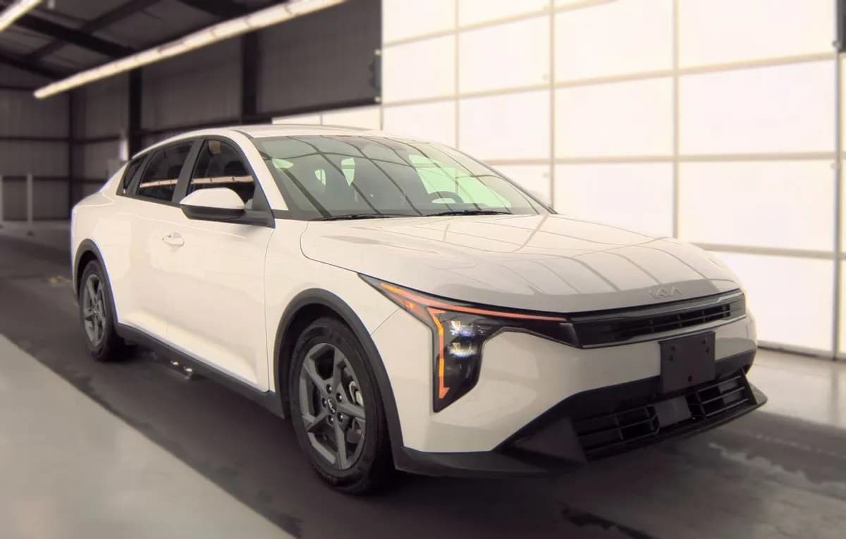 2025 KIA K4 LXS 4