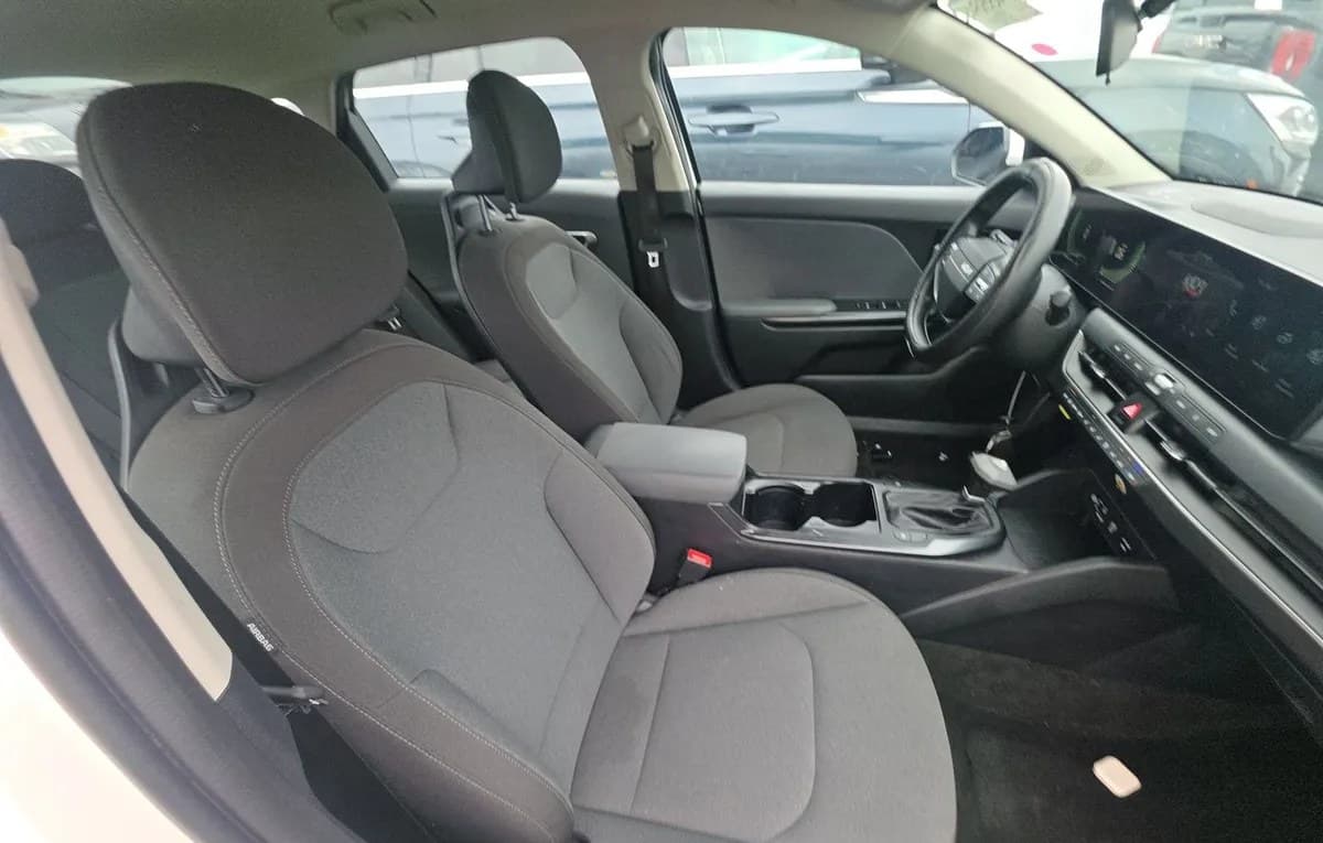 2025 KIA K4 LXS 5