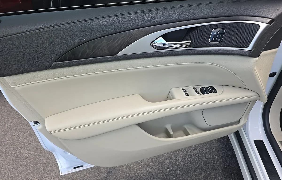 2017 LINCOLN MKZ Select 5