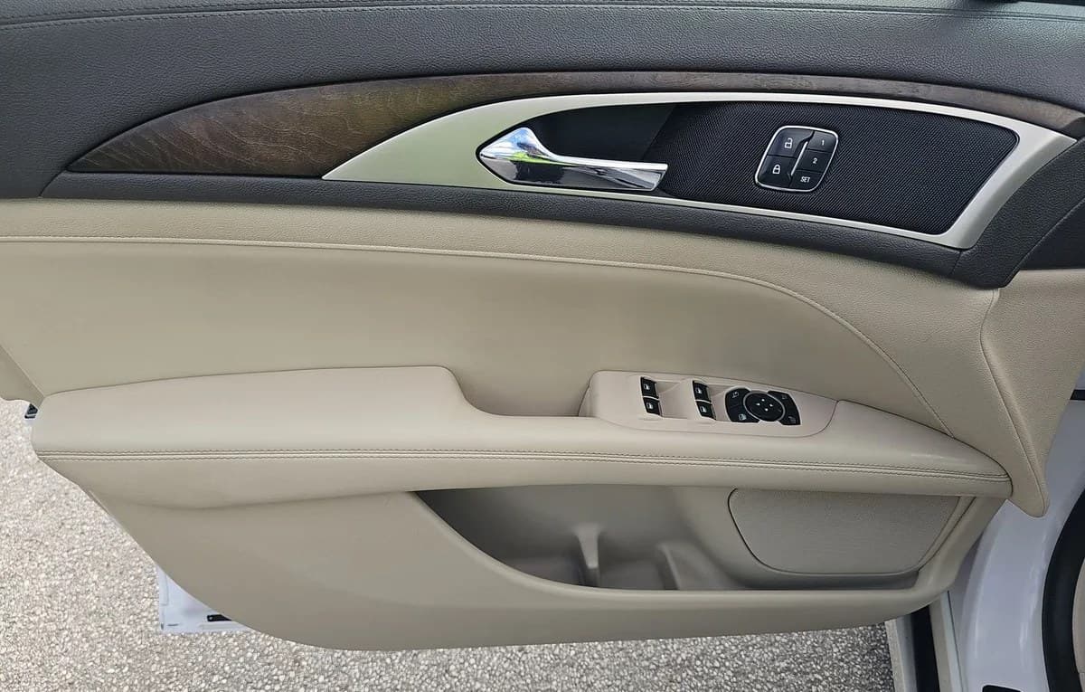 2017 LINCOLN MKZ Select 6