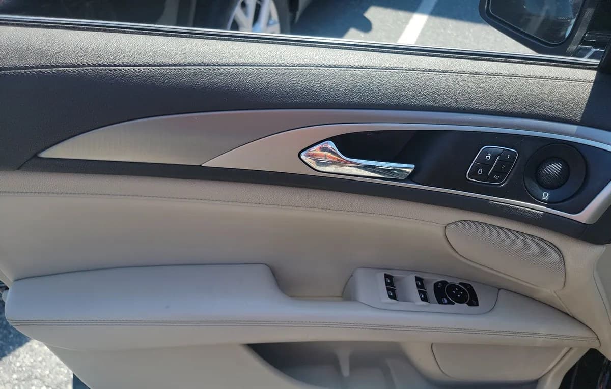 2017 LINCOLN MKZ Select 5
